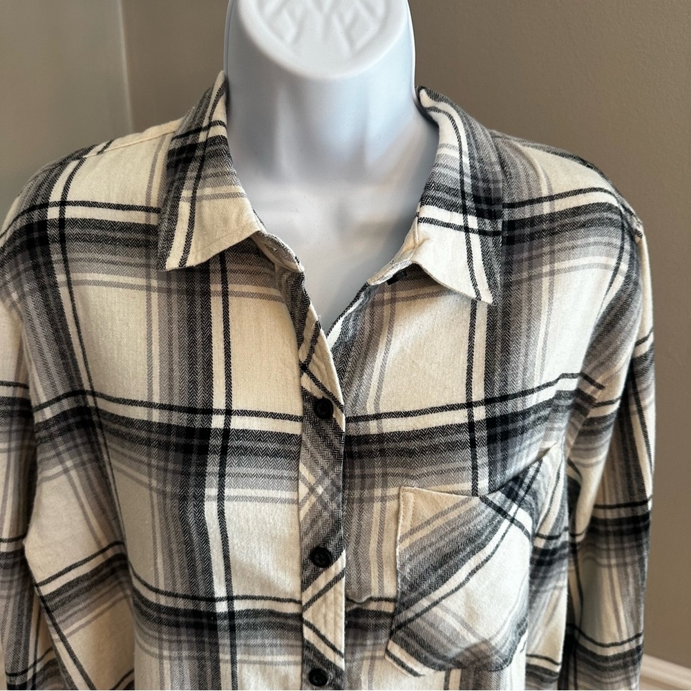 Gap Women’s Flannel Deema Plaid Button Down Shirt, relaxed fit Size Medium-‎ New - Picture 2 of 11